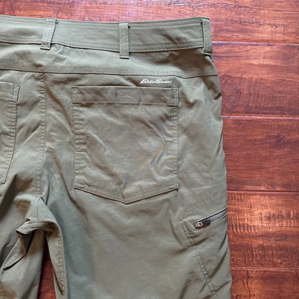 Eddie Bauer Short Mens 40 First Ascent Guide Pro Hiking Stretch Zip Cargo Green